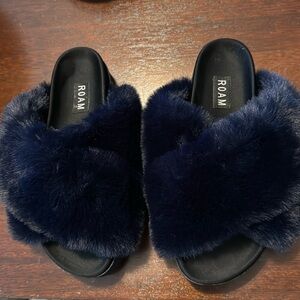 ROAM CLOUD SLIPPERS NAVY FAUX FUR Size 37